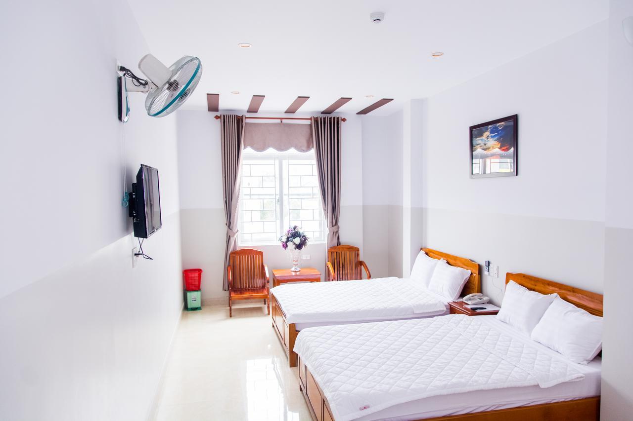 Hoang Thinh Hotel Kon Tum Exterior photo