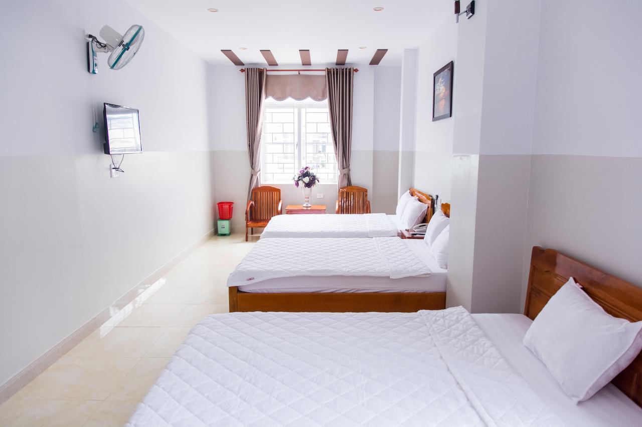 Hoang Thinh Hotel Kon Tum Exterior photo